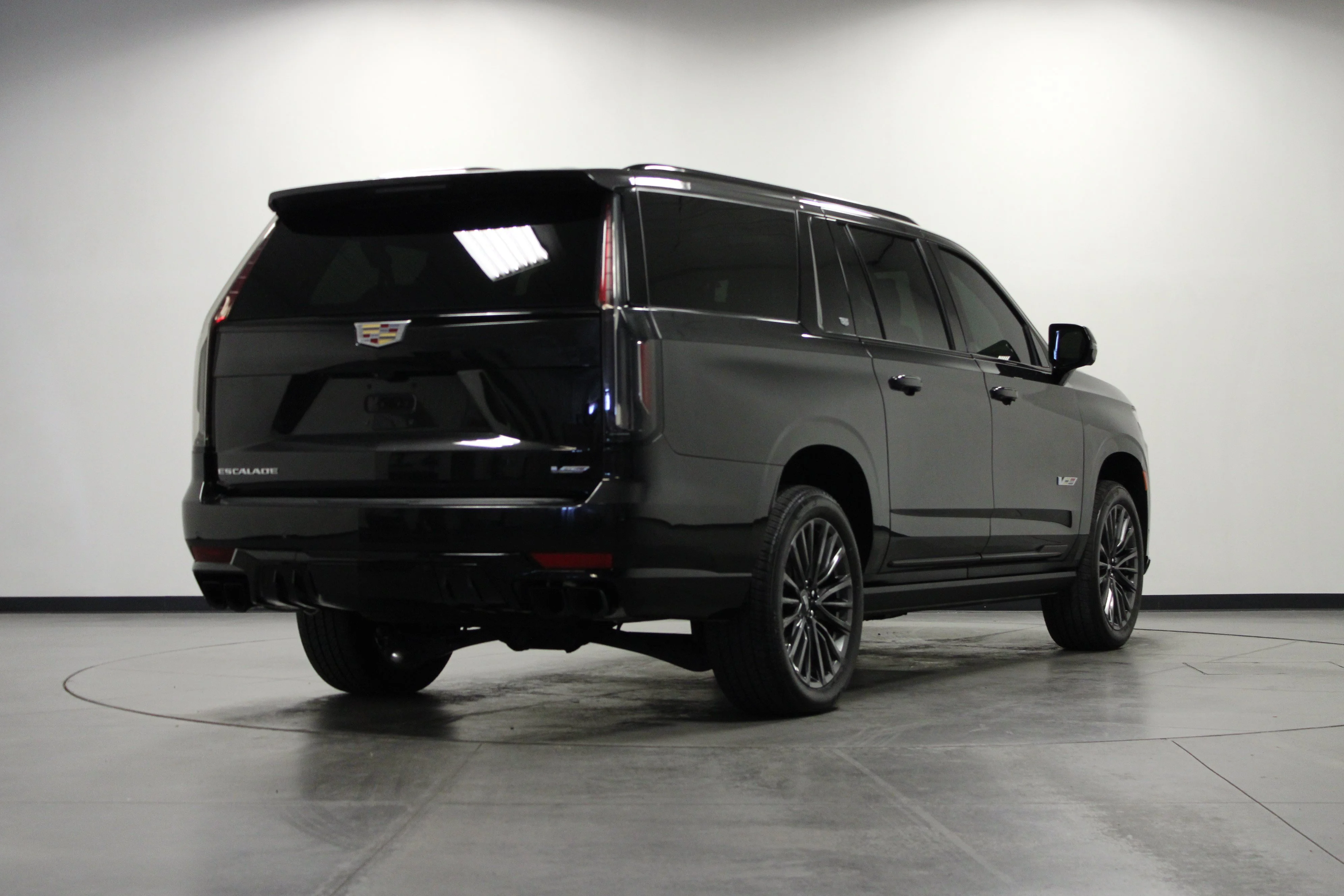 Used 2024 Black Diamond Tricoat Cadillac AWD V-Series image 4