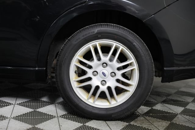 2010 Ford Focus SE - Photo 27