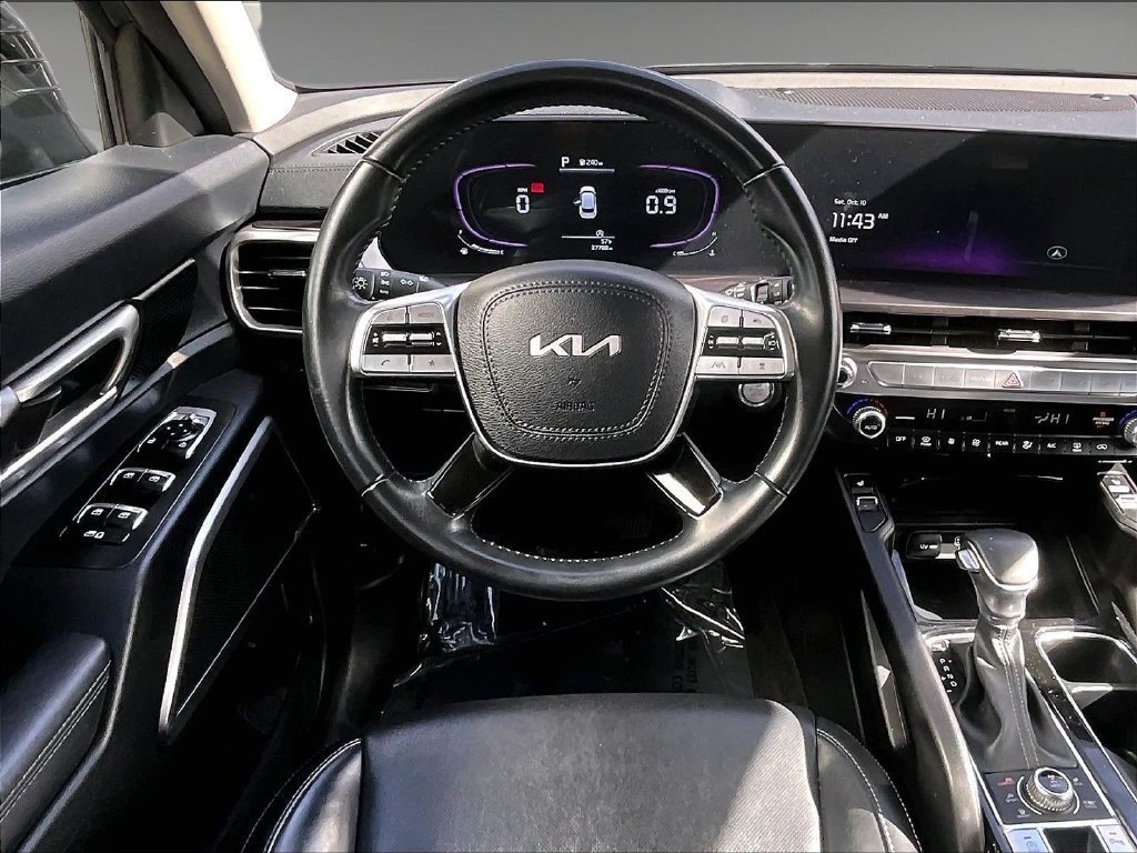 Used 2025 Black Kia S image 18