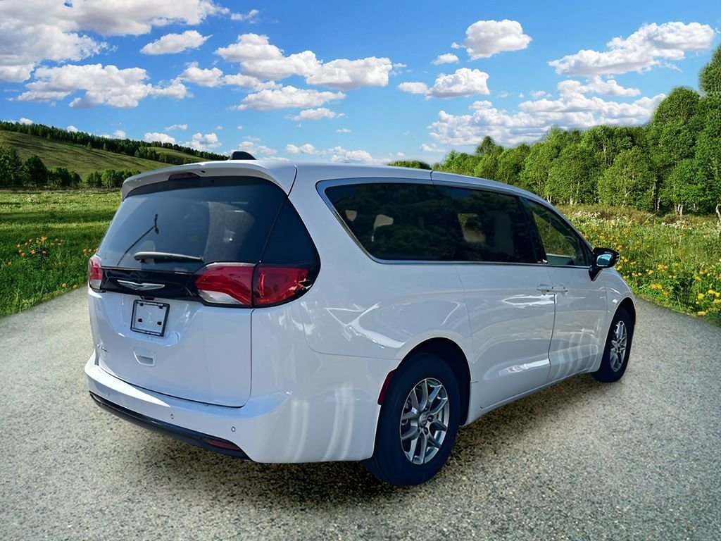 New 2026 Bright White Clear-Coat Exterior Paint Chrysler LX image 4