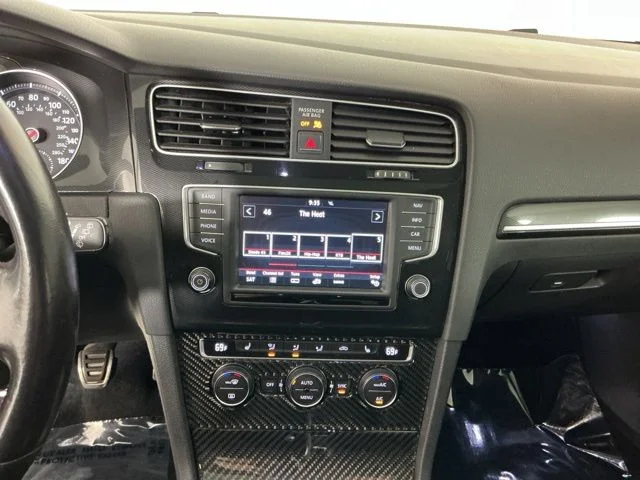 Used 2016  Volkswagen Autobahn image 18