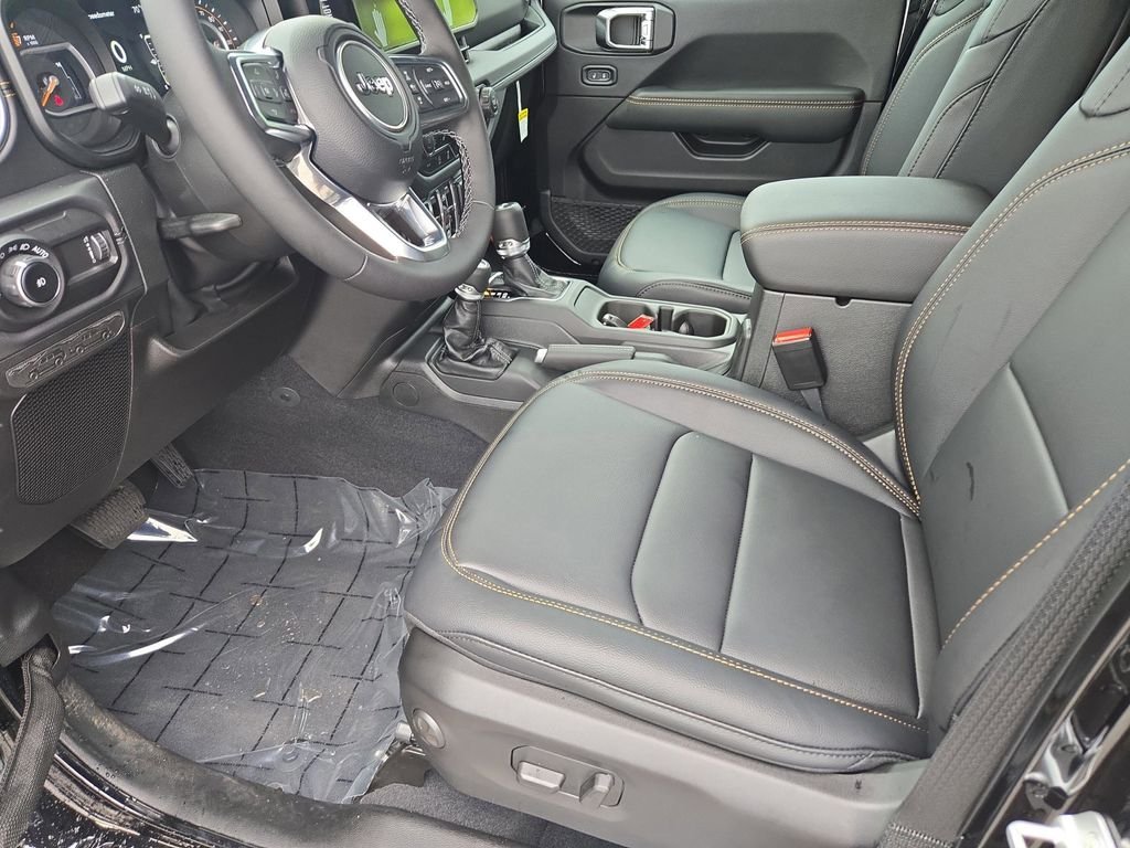 2025 Jeep Wrangler 4-Door Sahara - Photo 30