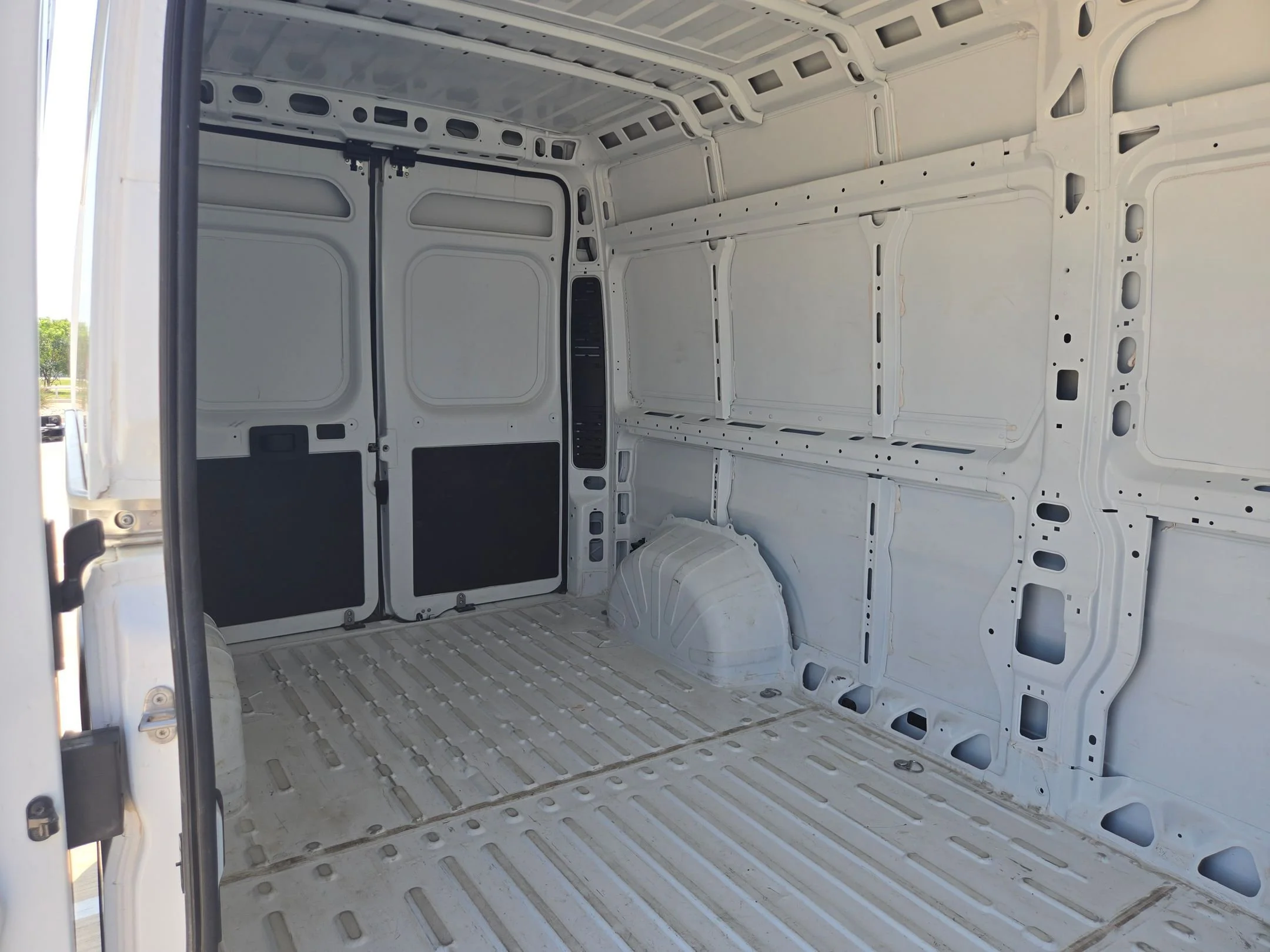 Used 2025 White Ram High Roof image 19