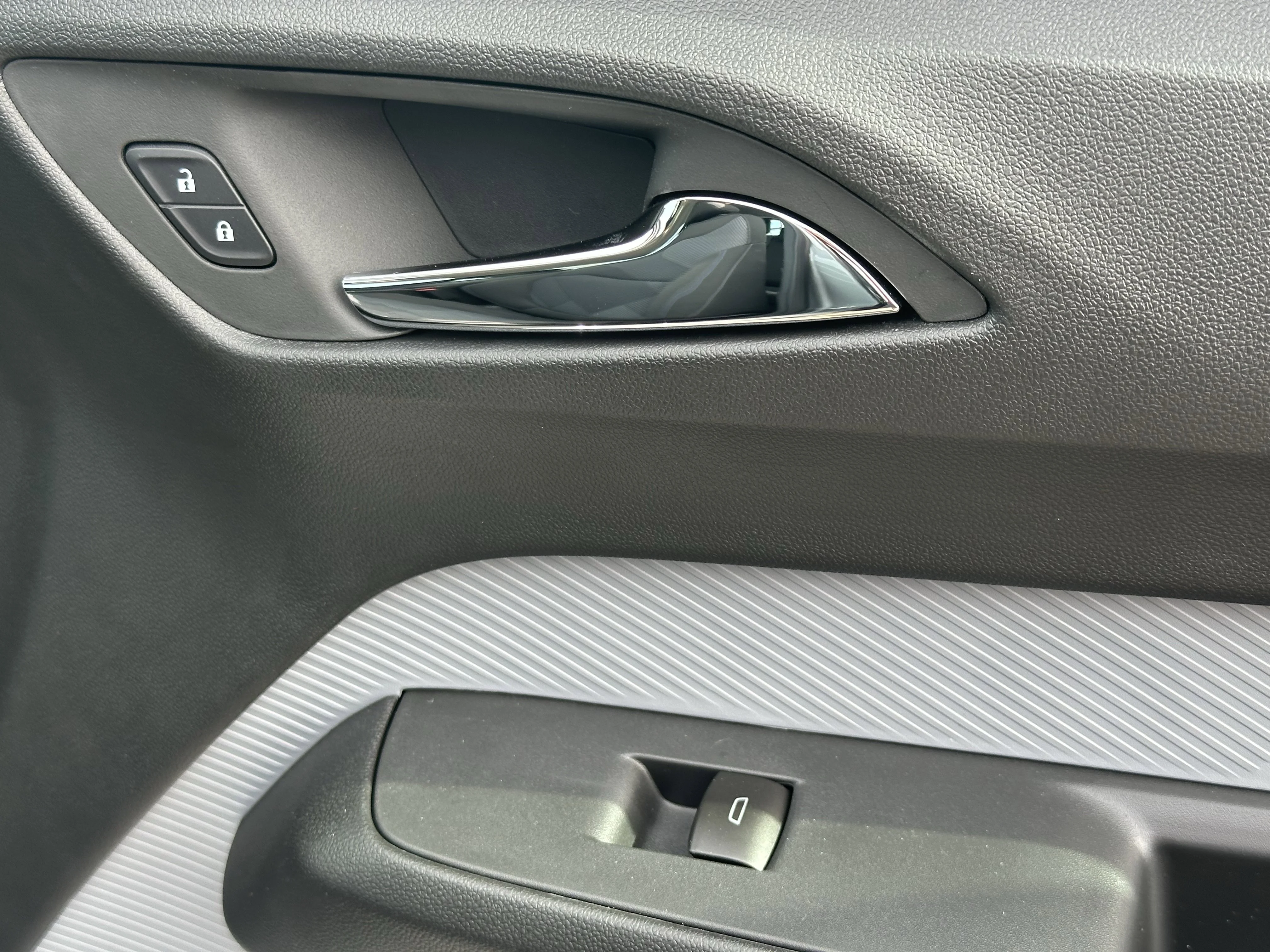 New 2027 Sterling Grey Metallic Chevrolet LT image 19