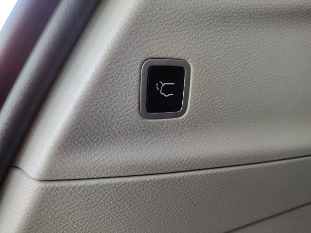 Used 2023 White Chrysler Touring L image 31