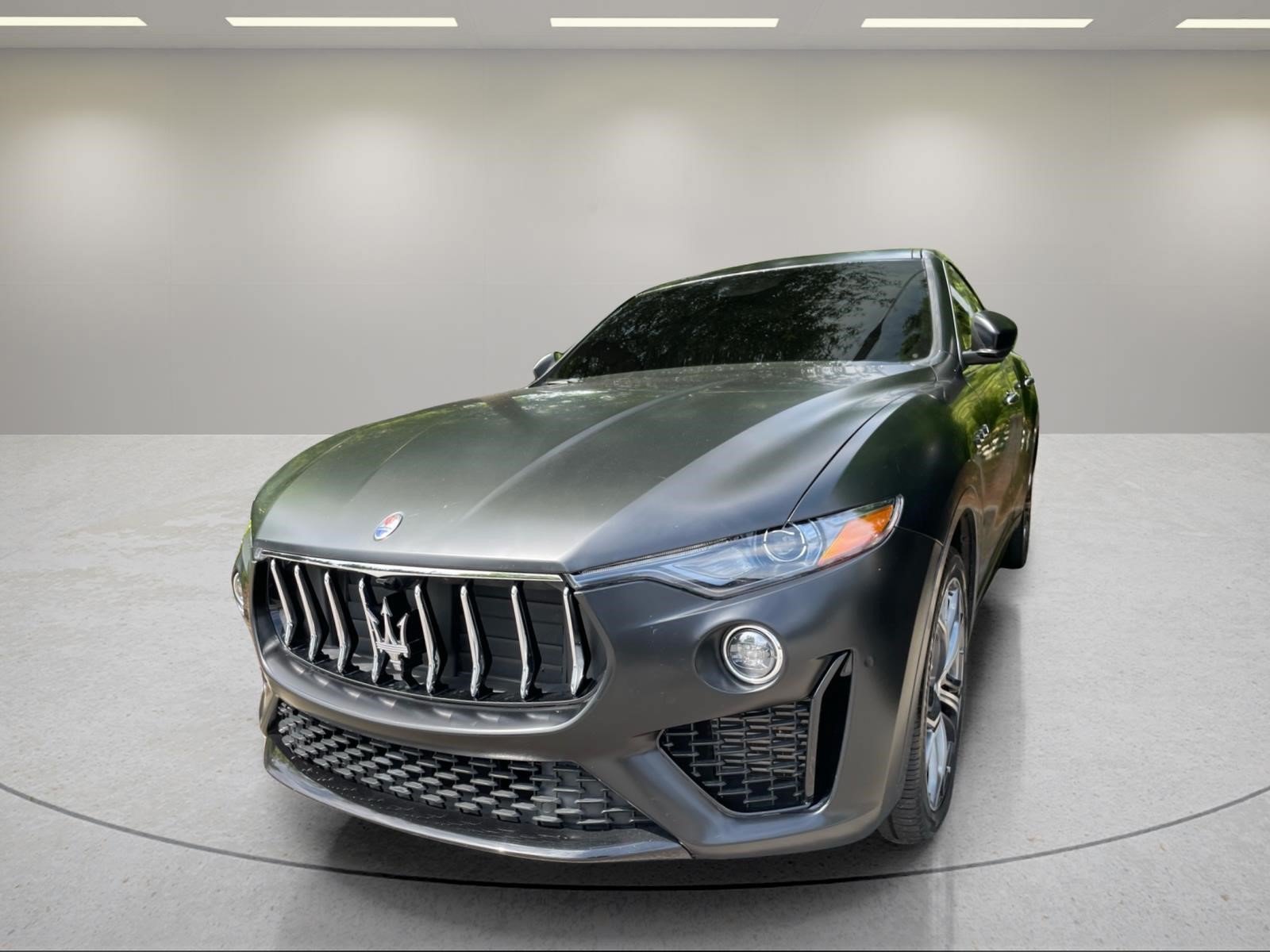 Used 2020  Maserati Base image 4