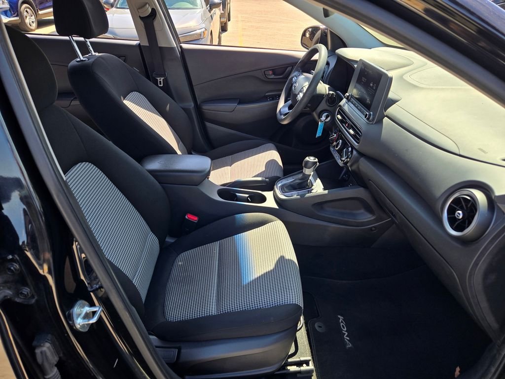 Certified Used 2022 Black Hyundai SE image 10