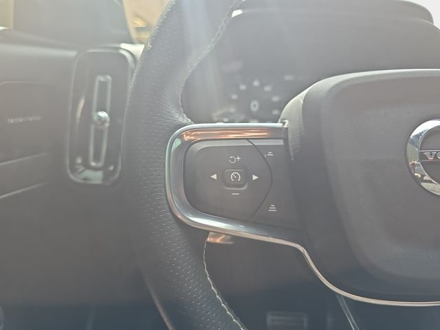 Used 2019 Red Volvo R-Design image 20