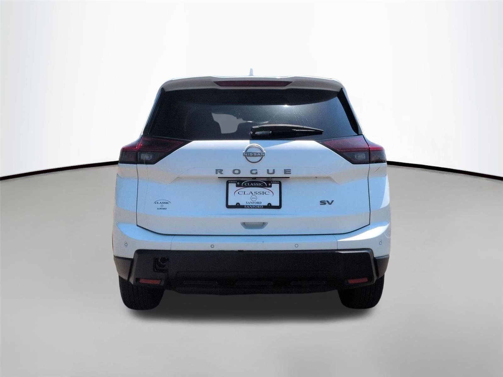 Used 2024 Everest White Pearl Nissan SV image 4