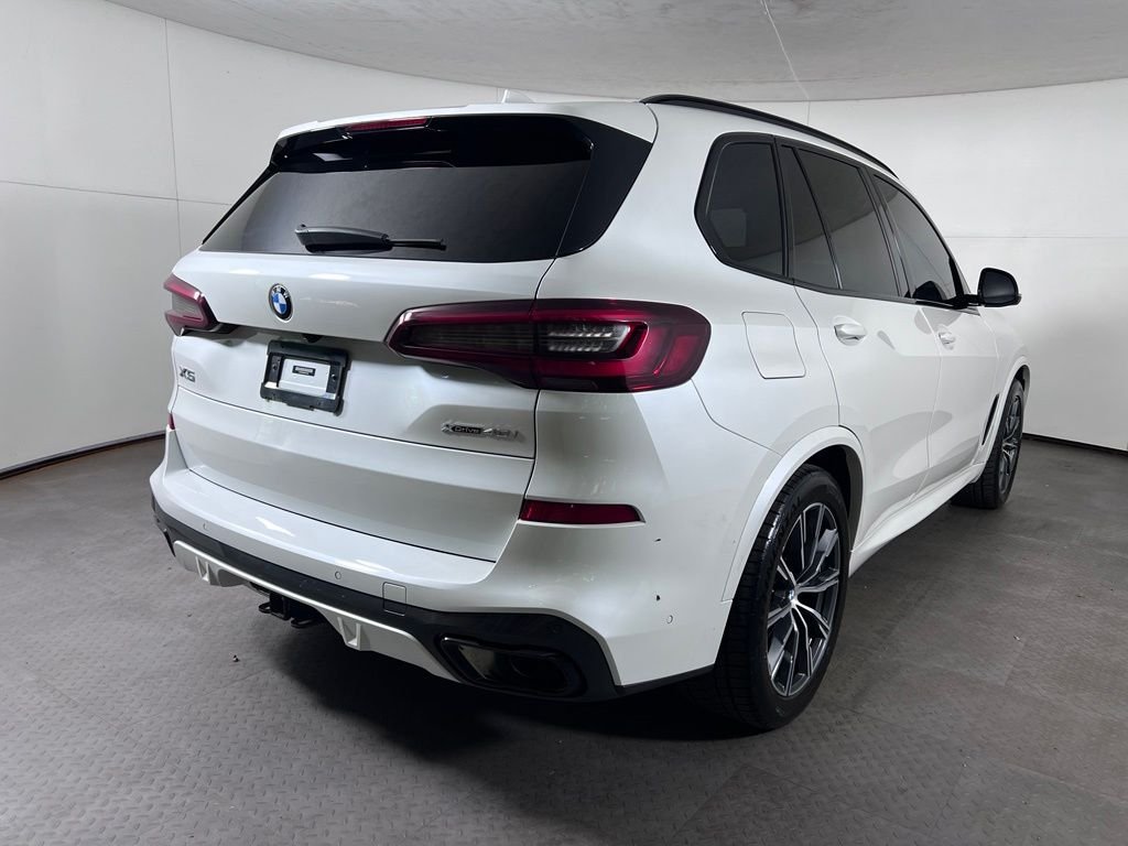 Used 2021 White BMW xDrive40i image 7