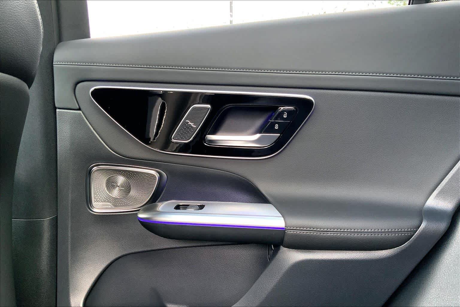 New 2027 MANUFAKTUR Alpine Grey Mercedes-Benz GLC 300 image 23