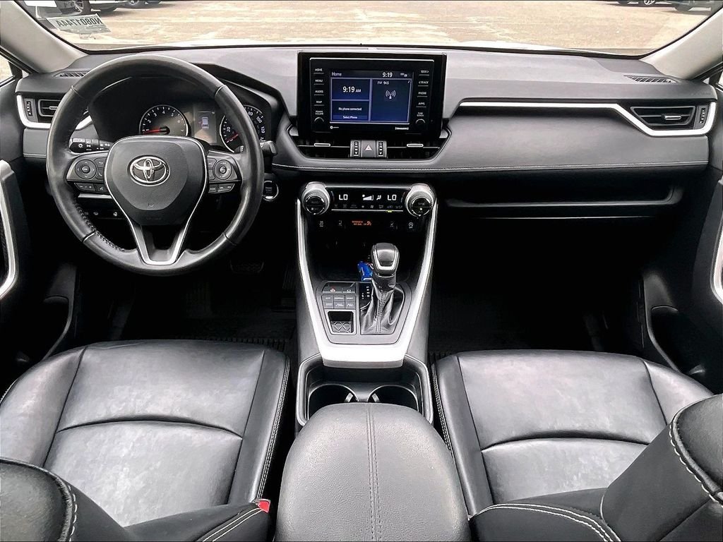 Used 2021 White Toyota XLE Premium image 21