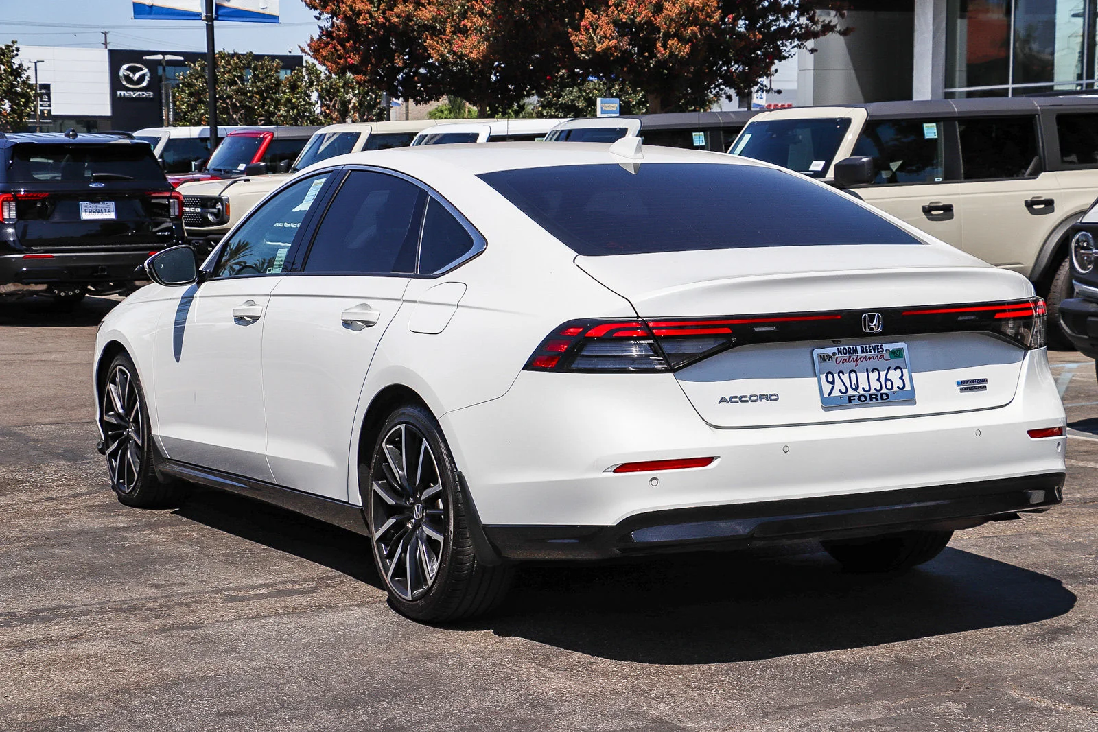 Used 2025 Platinum White Pearl Honda Touring image 9