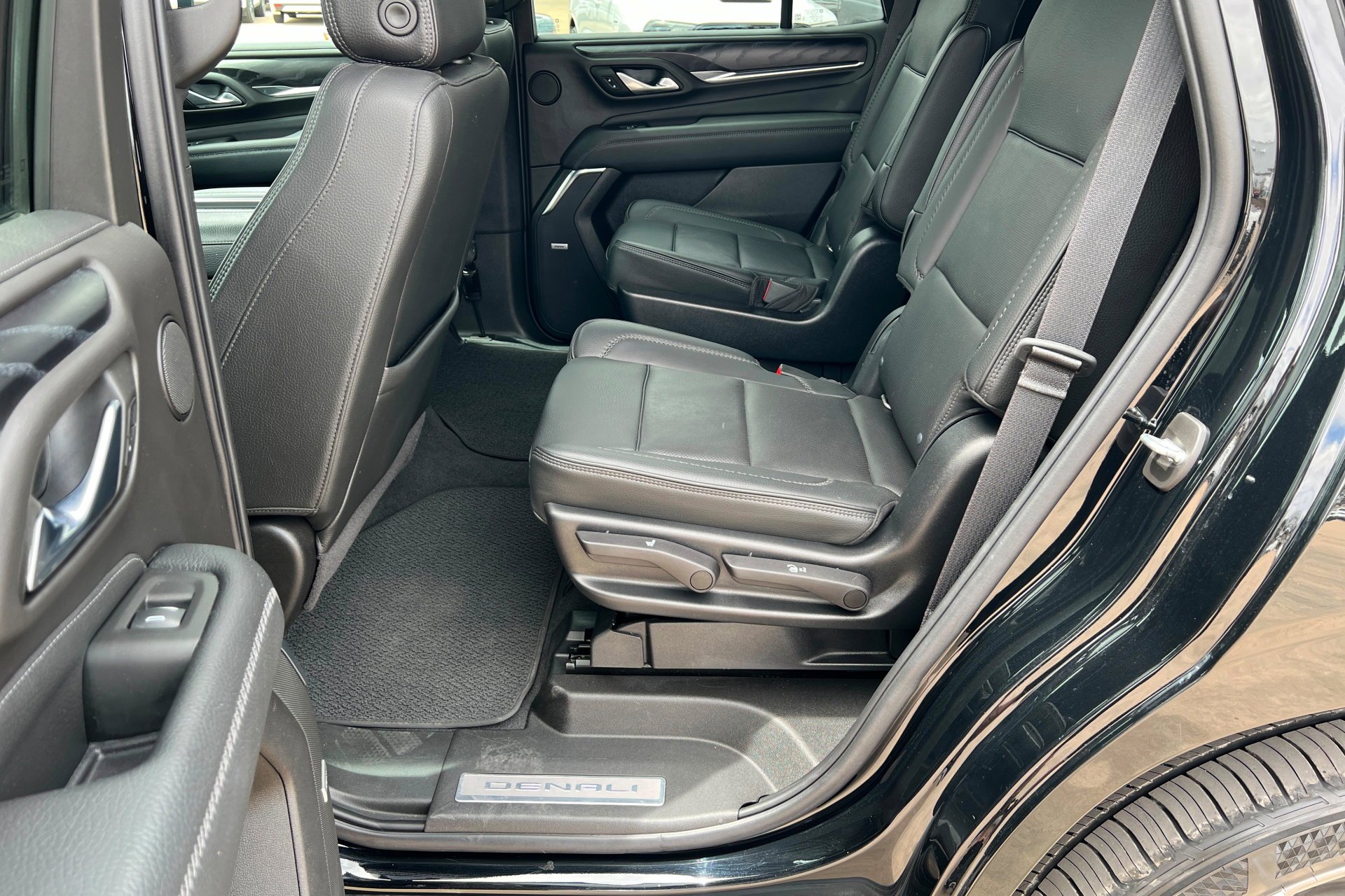 Used 2022 Onyx Black GMC Denali image 22