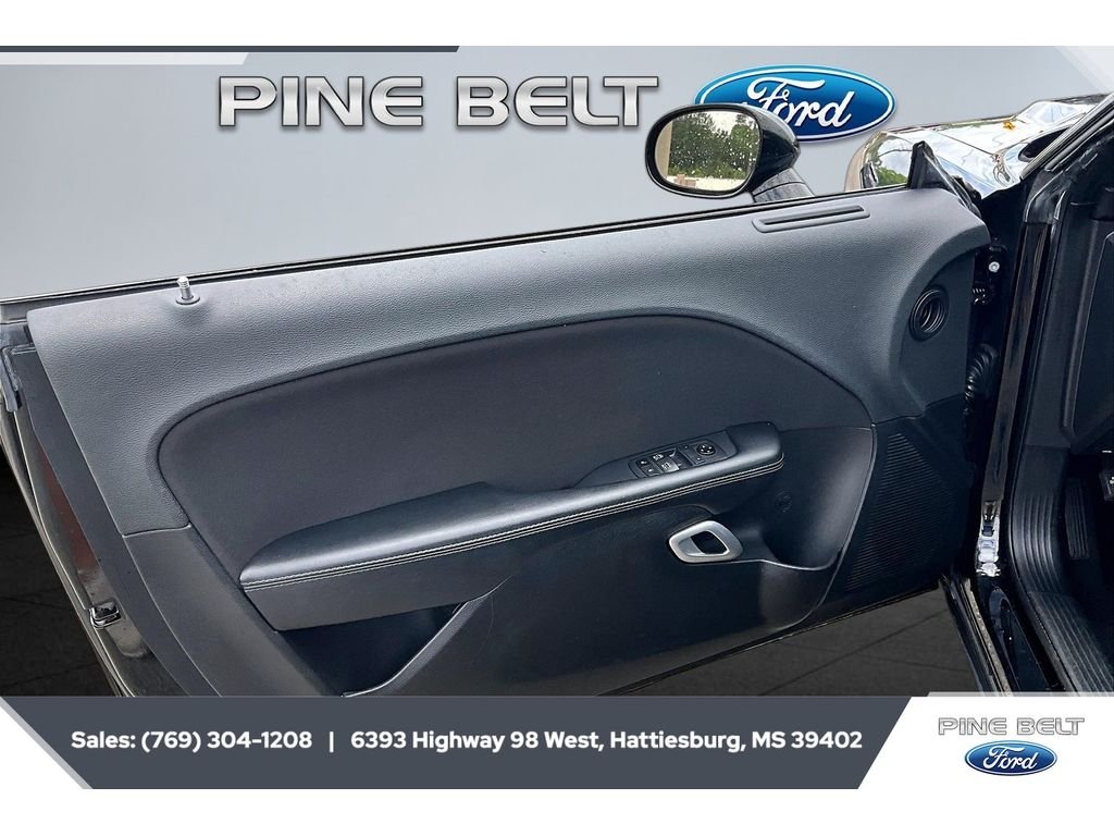 Used 2020 Pitch Black Clearcoat Dodge SXT image 17