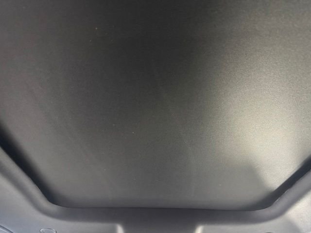Used 2022 White Land Rover X-Dynamic HSE image 28