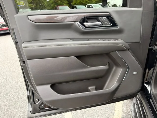 Used 2026 Onyx Black GMC Elevation image 10