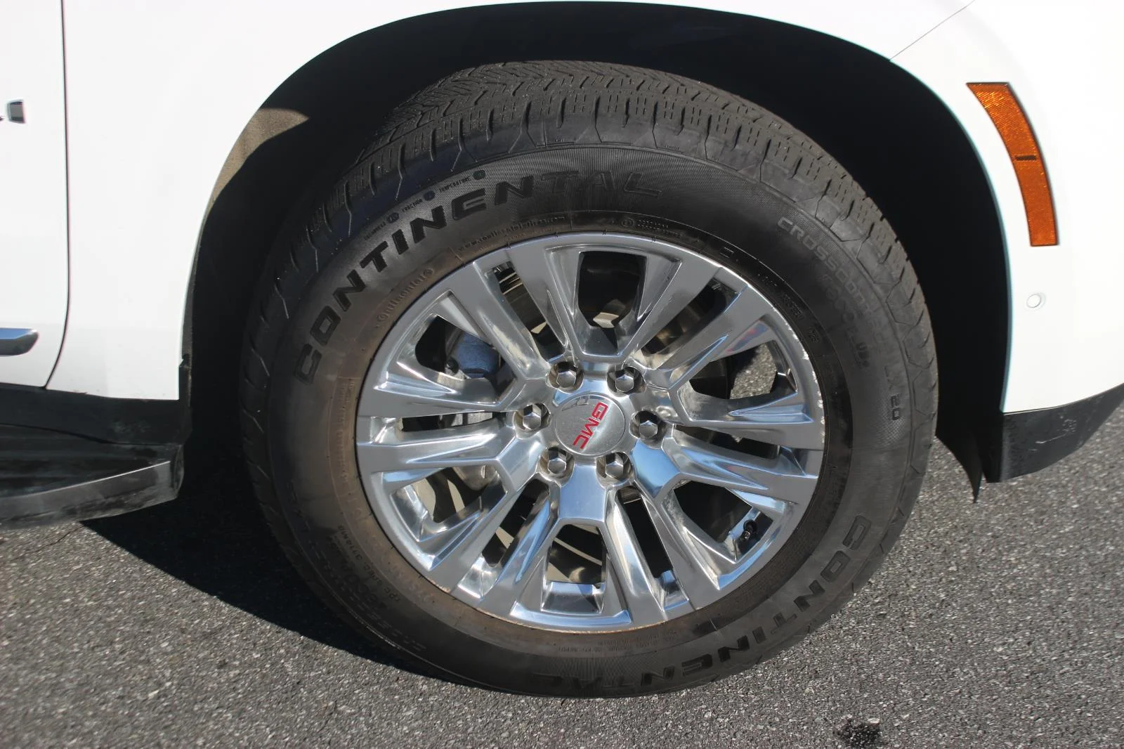 Used 2025 Summit White GMC Denali image 38