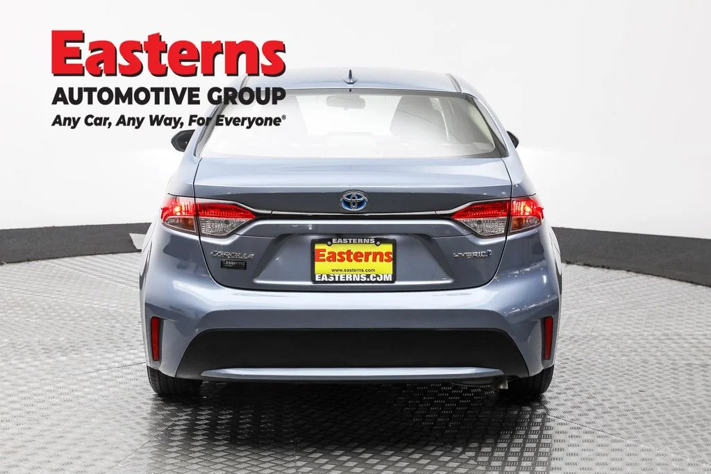 Used 2020 Gray Toyota LE image 6