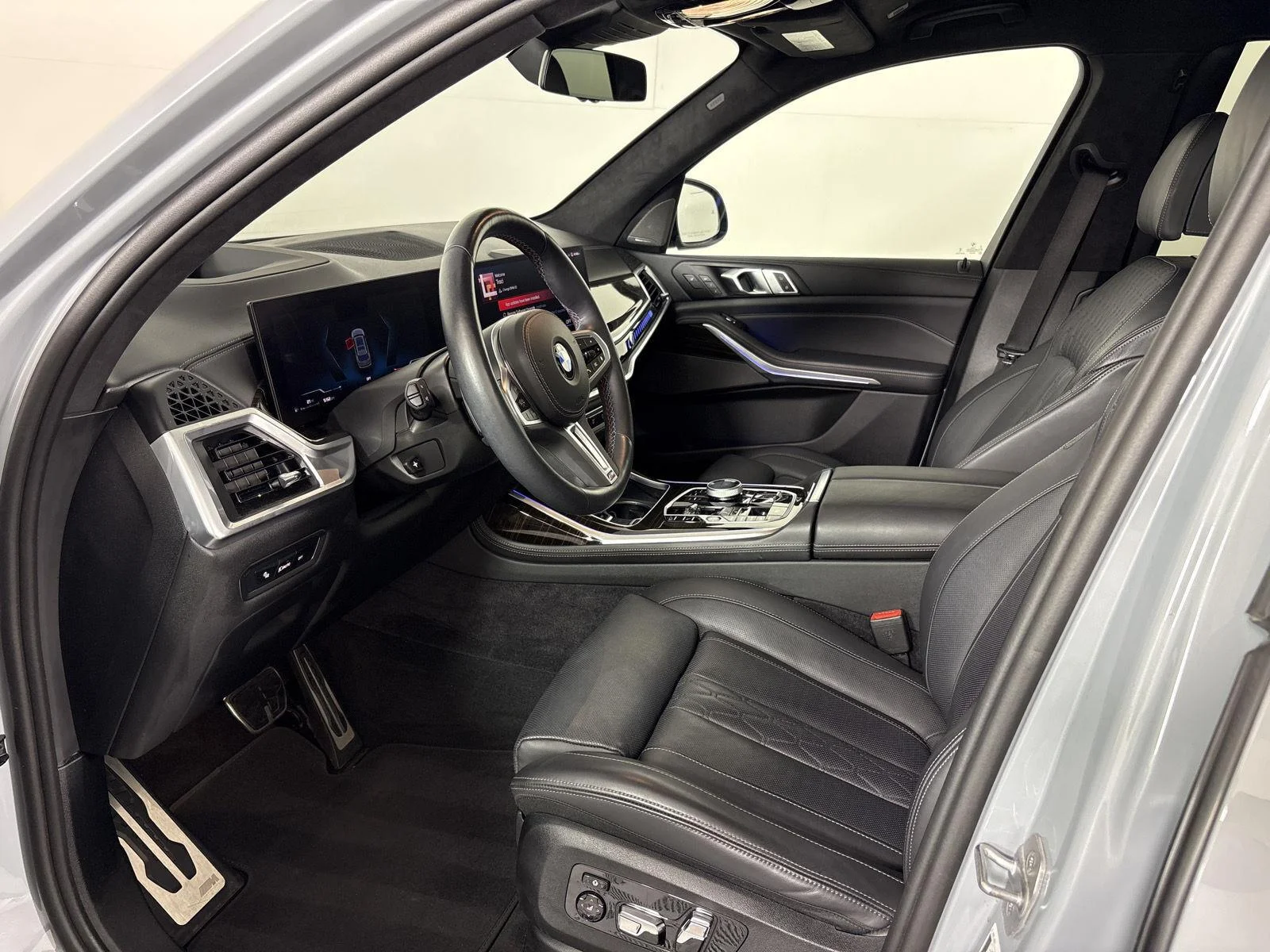 Used 2024 Brooklyn Grey Metallic BMW M60i image 5