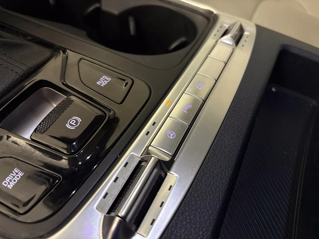 Used 2025 White Kia SX Prestige image 32