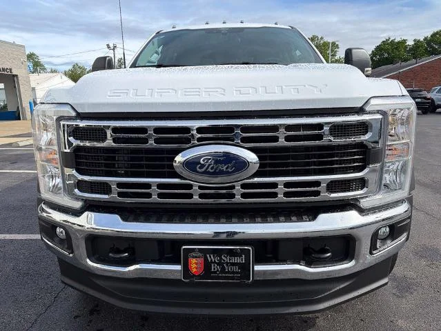 New 2026 Oxford White Ford F-550® XL image 32
