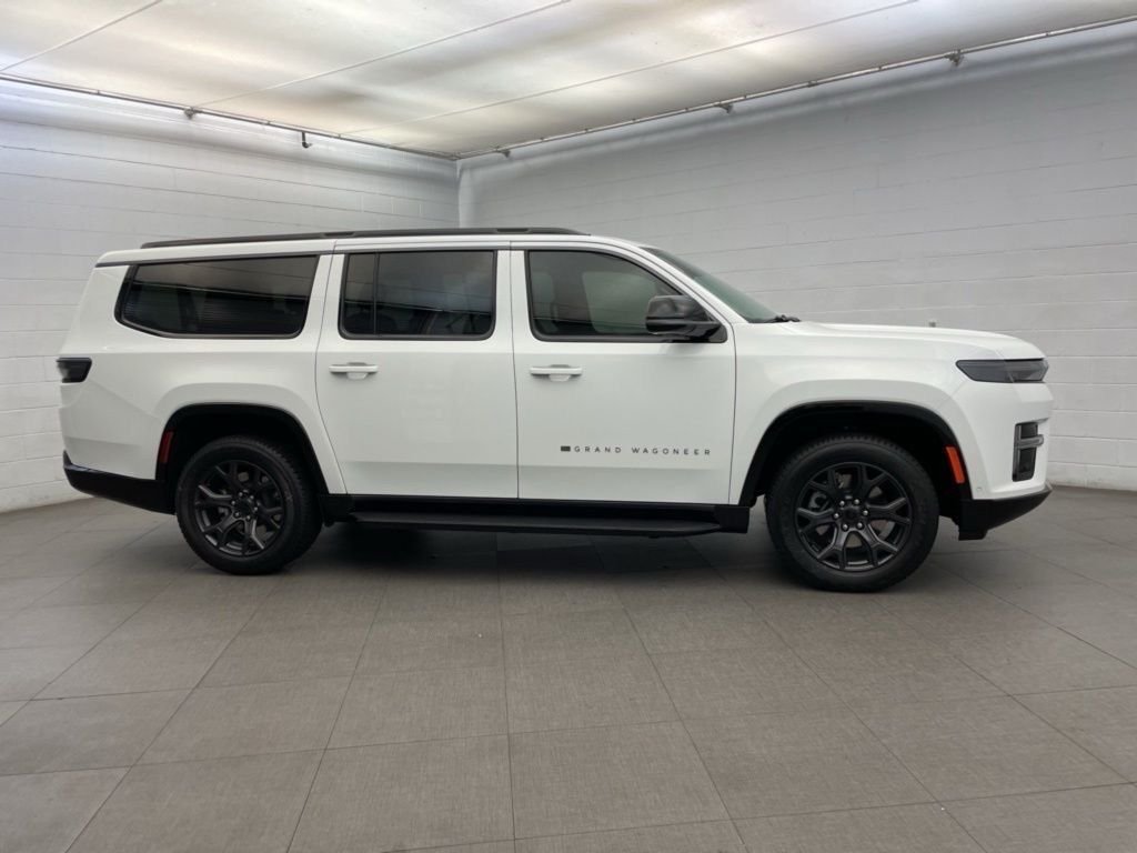 New 2026 Bright White Clear-Coat Exterior Paint Jeep Limited Altitude image 2