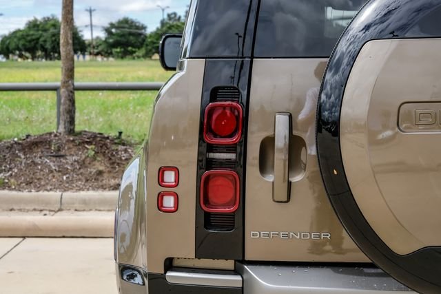 2025 Land Rover Defender X-Dynamic SE - Photo 61