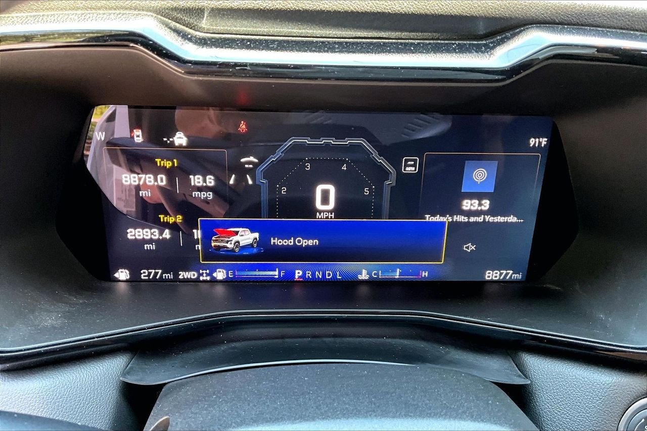 Used 2025 White Chevrolet LT image 12