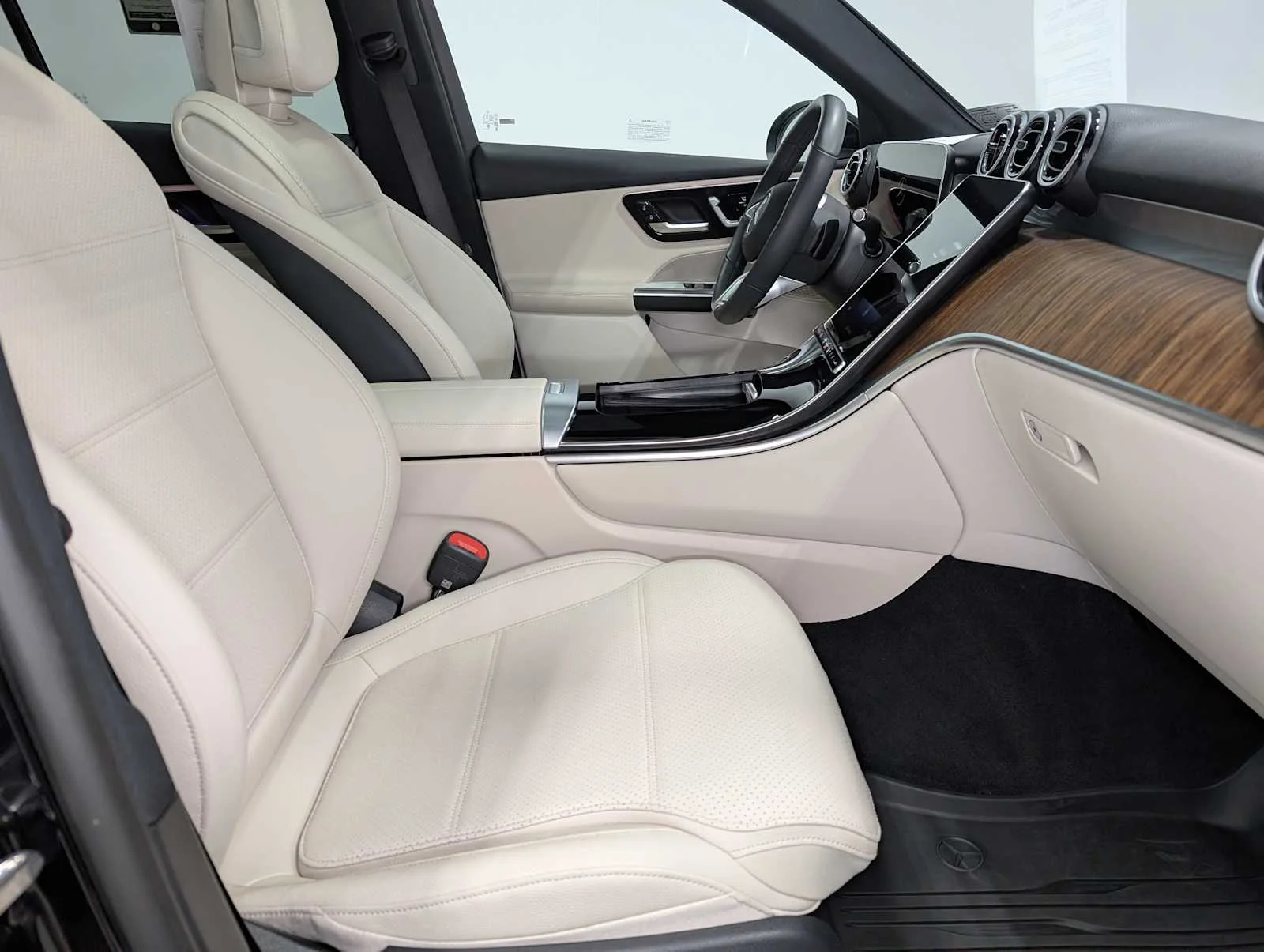 Used 2026  Mercedes-Benz GLC 300 image 39