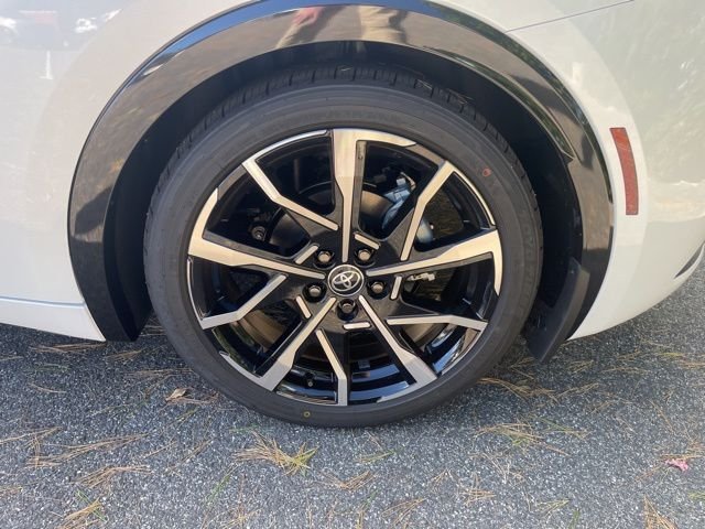 2026 Toyota Prius Plug-in Hybrid XSE - Photo 9