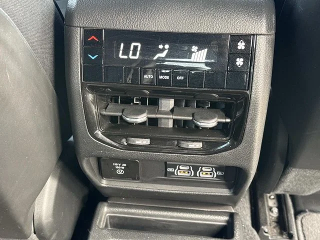 Used 2023 Black Jeep Altitude image 21