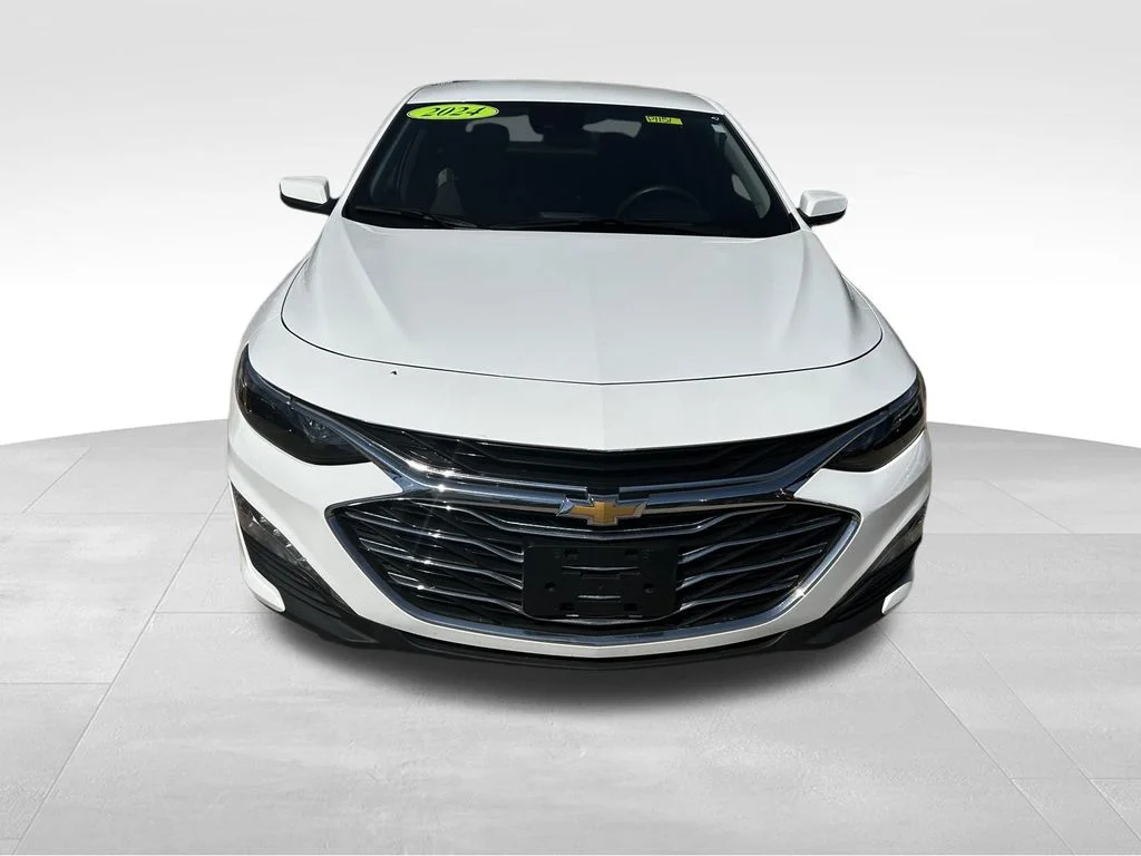 Used 2024 White Chevrolet LT image 2