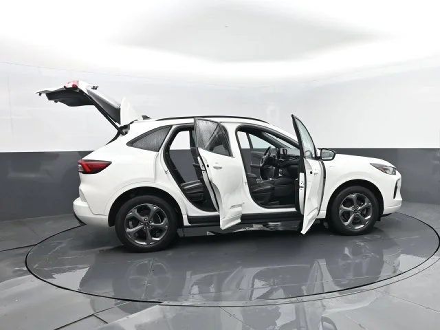 Used 2023 White Metallic Ford ST-Line image 30