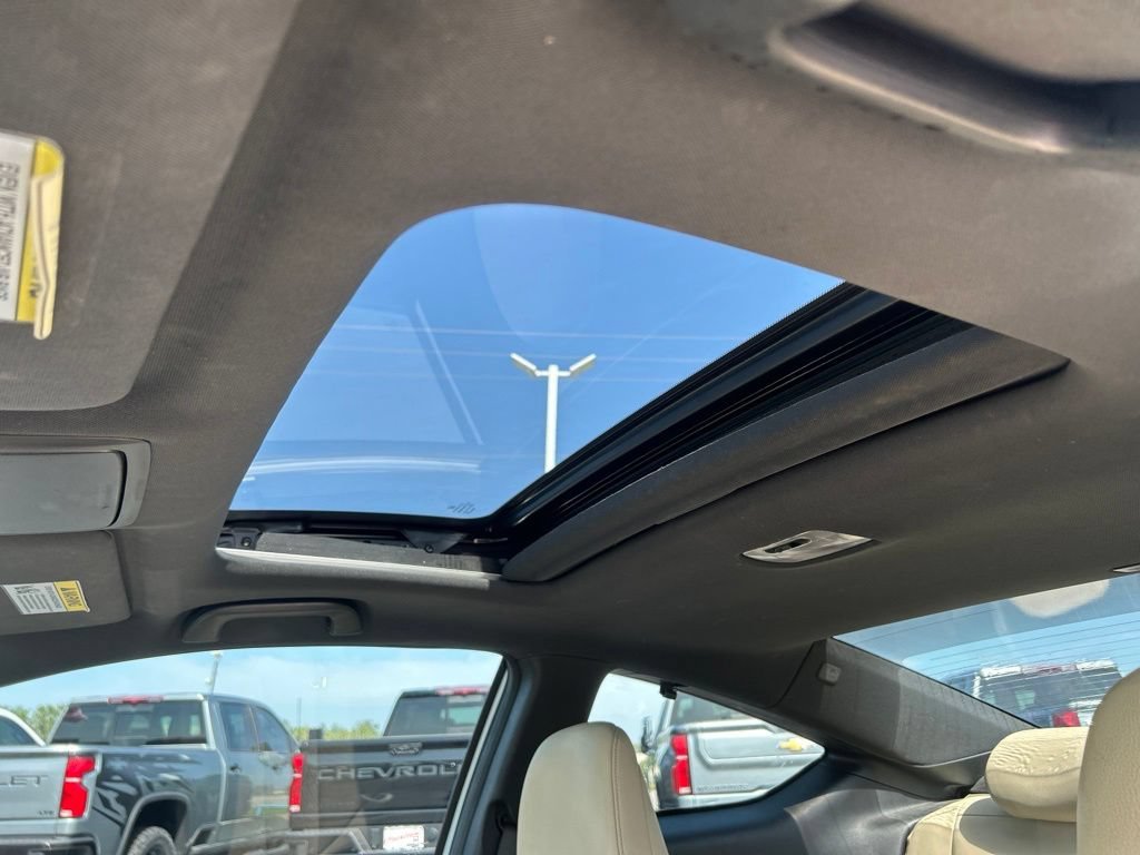 Used 2017 White Honda EX-L image 19