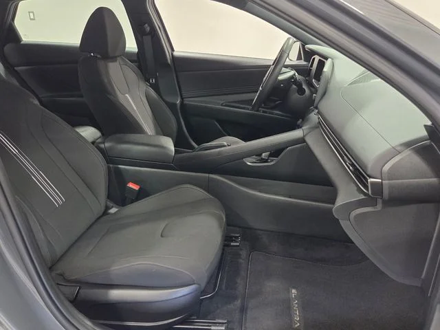 Used 2025 Gray Hyundai SEL Sport image 16