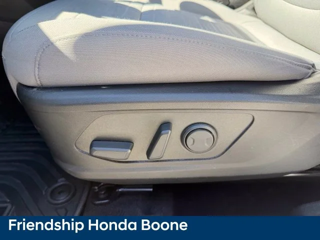 Used 2022 White Hyundai SEL image 16