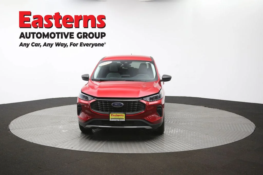 Used 2023 Red Ford Active image 53