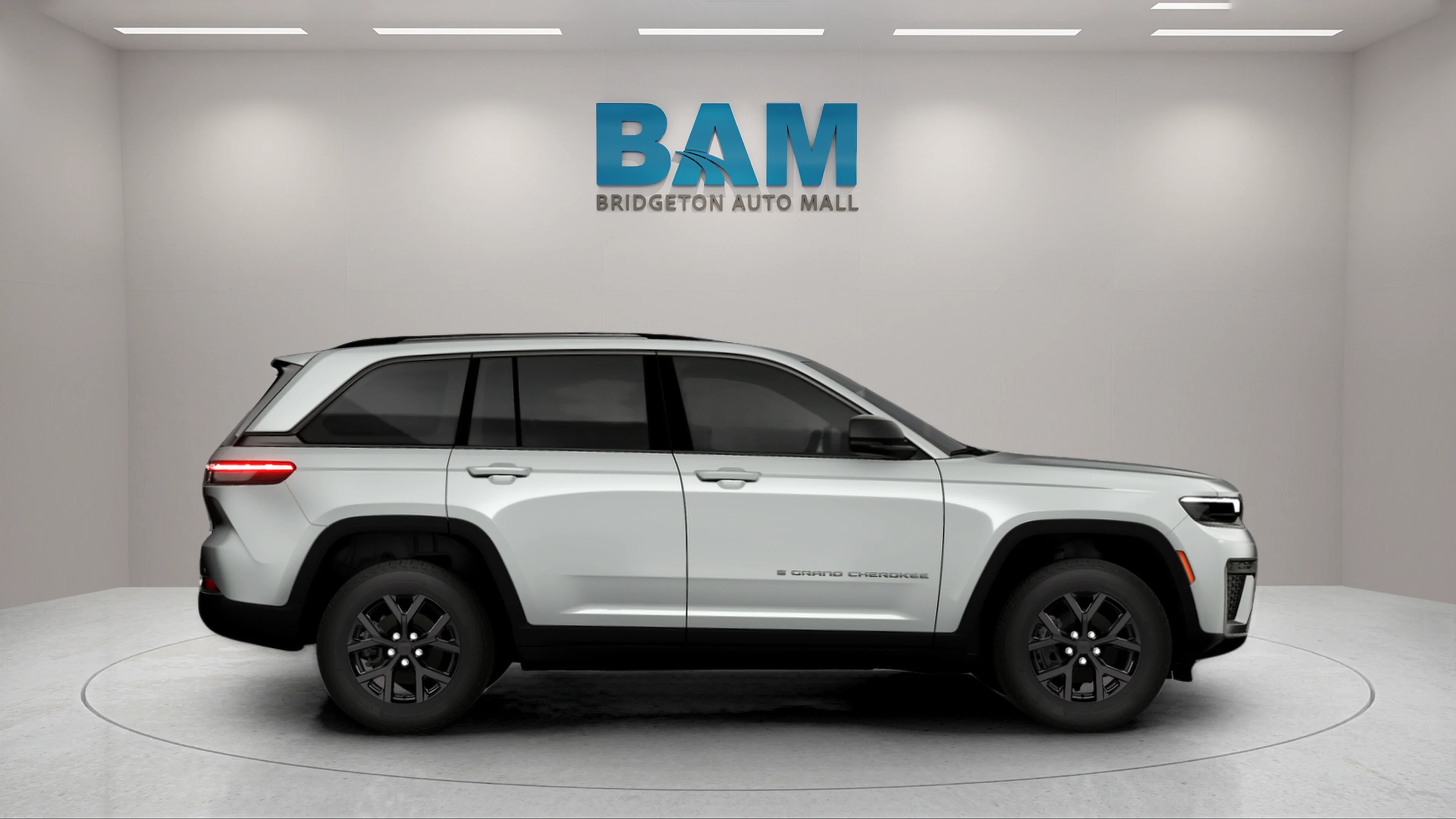 New 2026 Silver Zynith Exterior Paint Jeep Laredo Altitude image 3