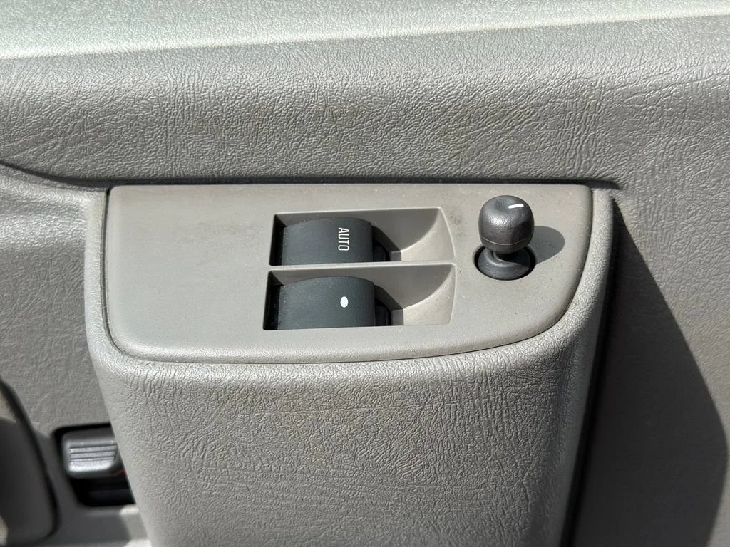 Used 2025 Summit White GMC Work Van image 28