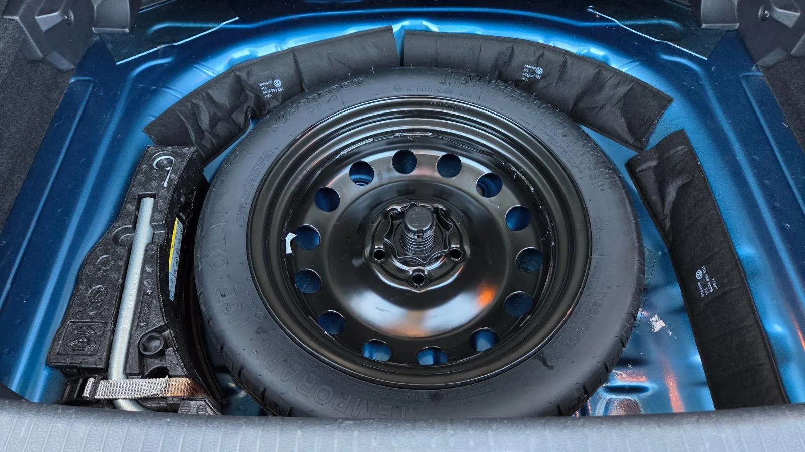Used 2019 Silk Blue Metallic Volkswagen S image 60