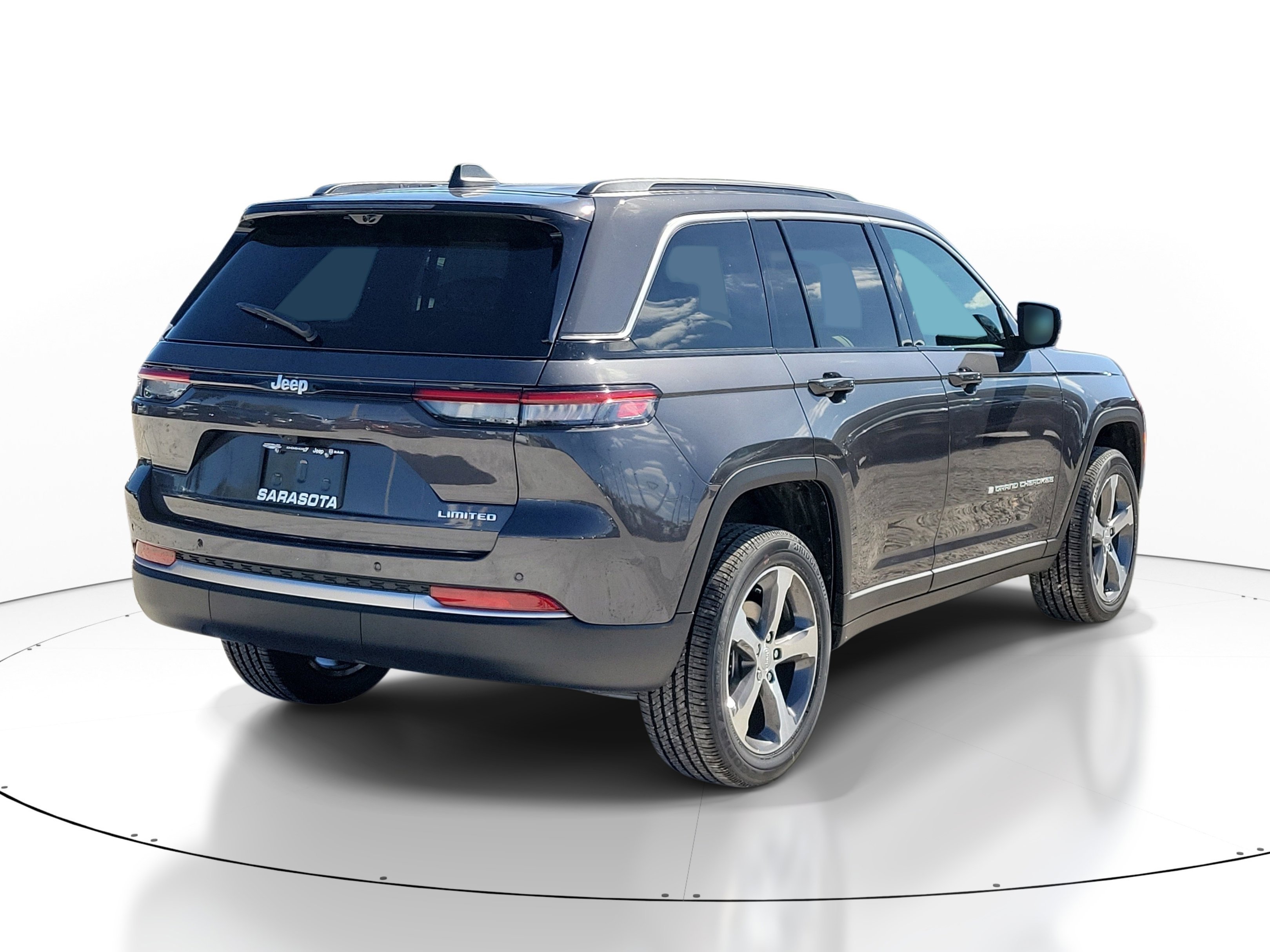 New 2026 Baltic Gray Metallic Clear-Coat Exterior Paint Jeep Limited image 6
