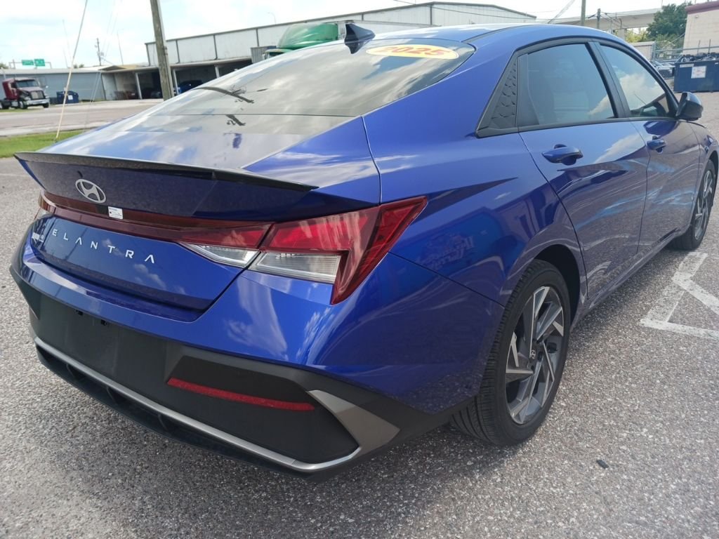 Used 2025 Blue Hyundai SEL Sport image 3