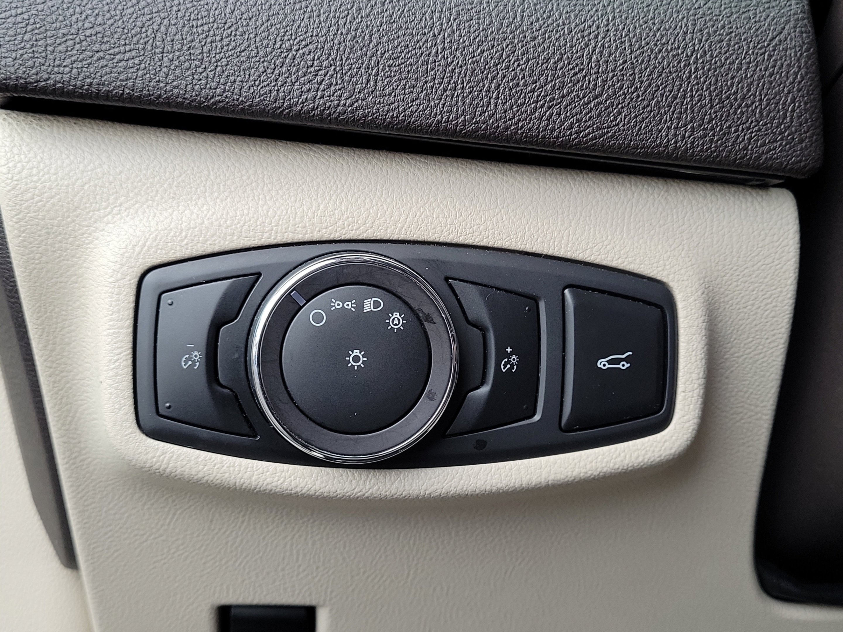Used 2019 Sea Green Lincoln Standard image 24