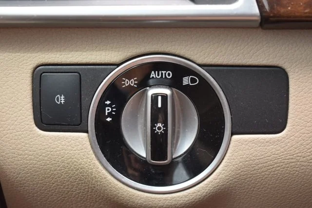 Used 2012 White Mercedes-Benz ML 350 image 27