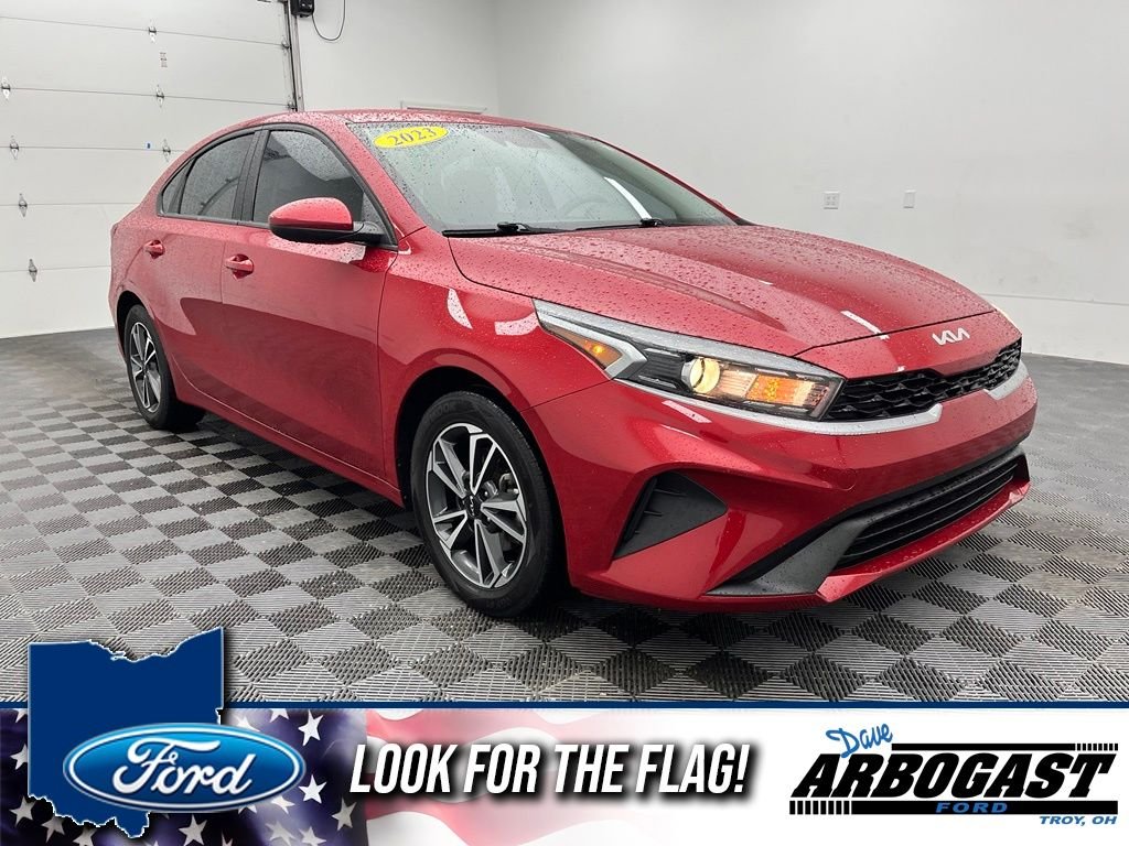 Used 2023 Currant Red Kia LXS image 1