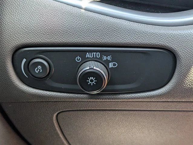 Used 2025 Summit White Chevrolet LT image 21