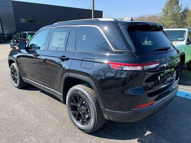 Used 2026 Black Jeep Altitude image 3