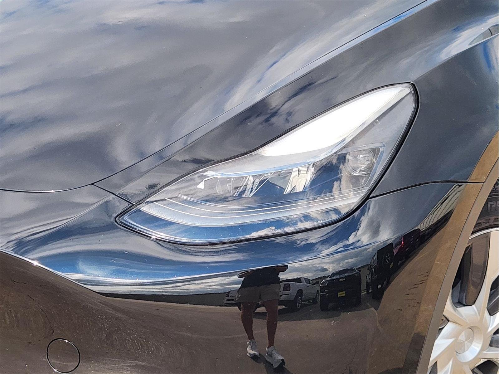 2023 Tesla Model Y photo 9 of 33