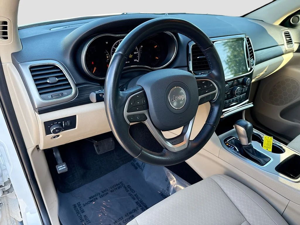 Used 2022 Bright White Clearcoat Jeep Laredo E image 9